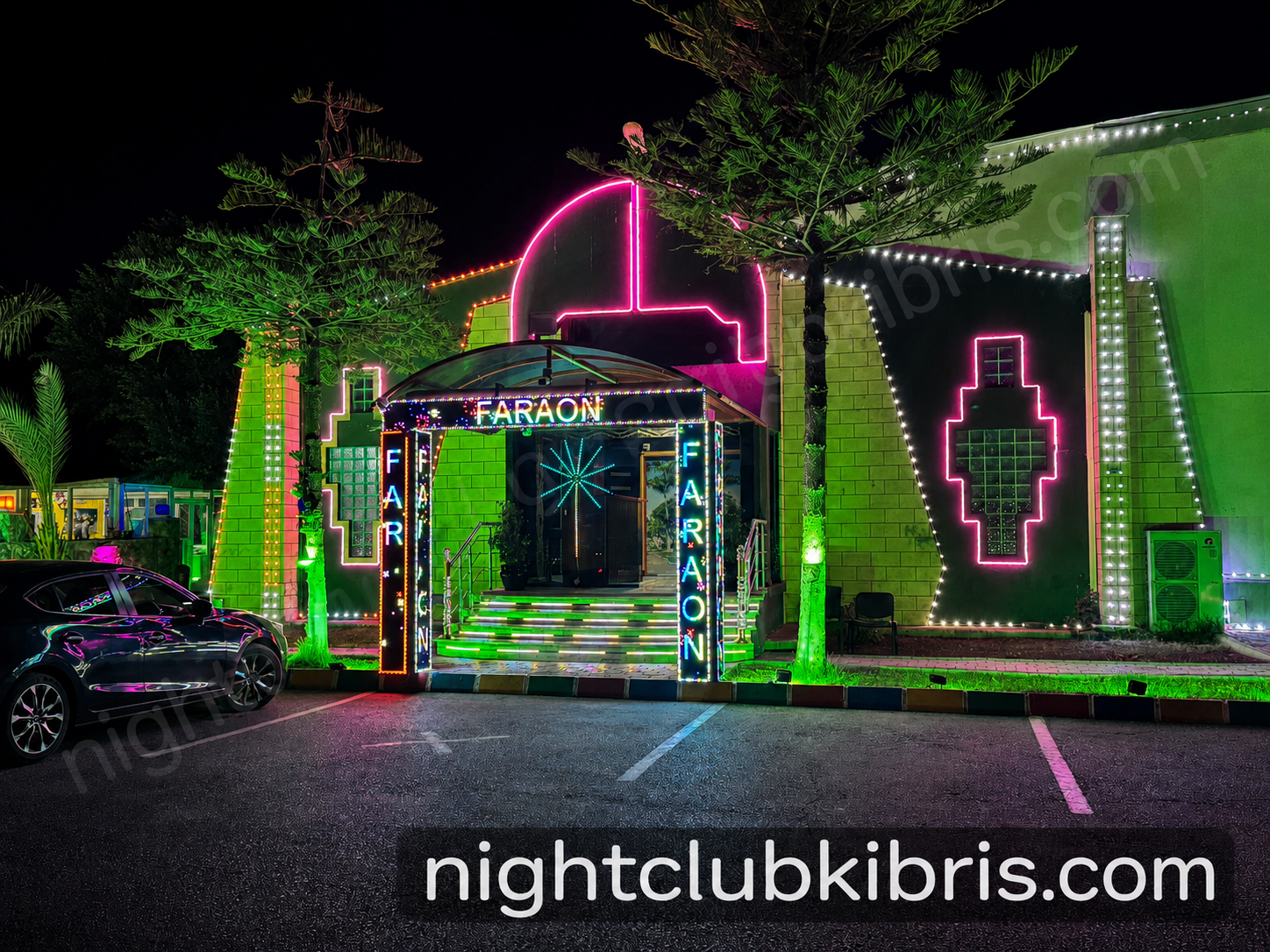 Faraon Night Club iç mekânı, sahne ve oturma alanları